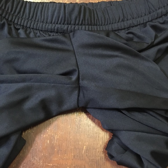 ADIDAS CLIMA365 BLACK CAPRI ATHLETIC PANTS - Picture 11 of 11
